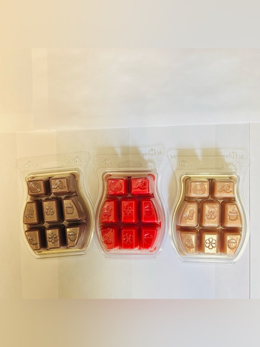 Scentsy Wax Melt Bars Trio Maple Rum Cake, Cinnamon Buttercream, Tropic Nectar - Picture 2 of 5